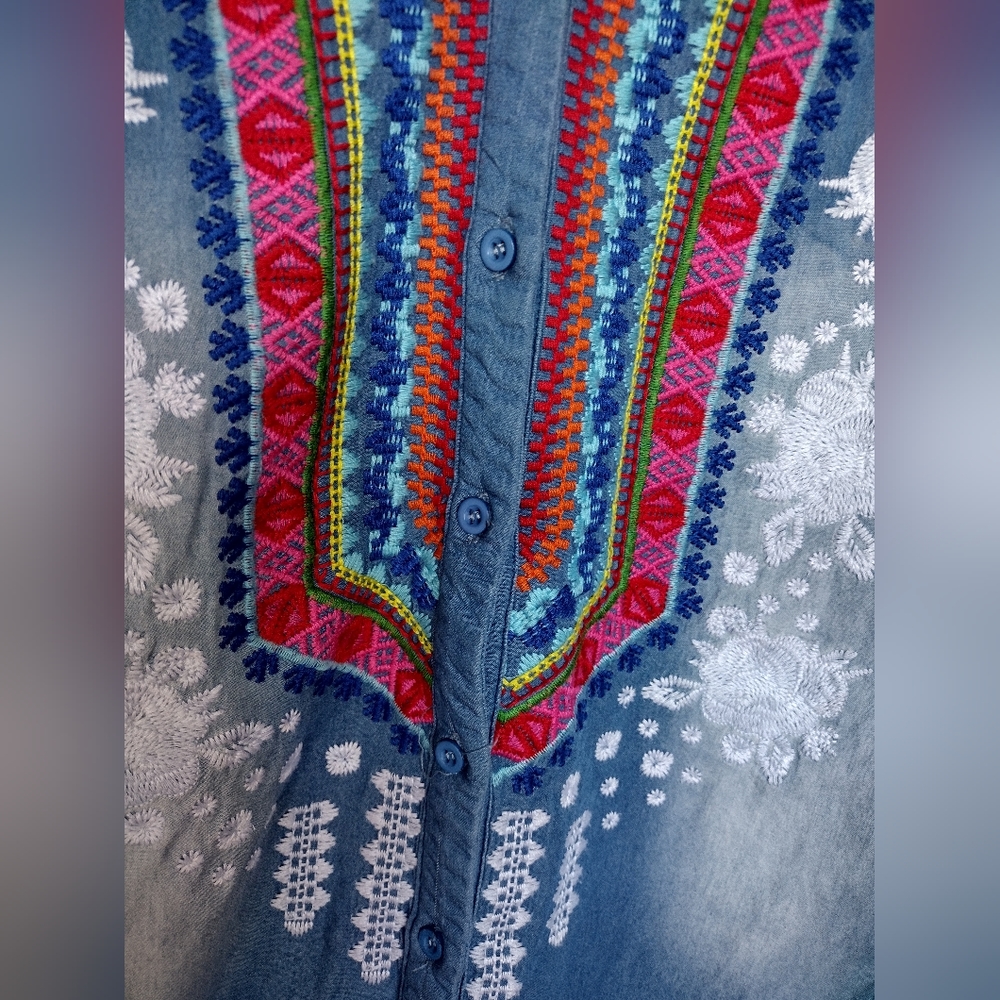 ๐ Andree by UNIT Women's Top Long Sleeve Embroidered Floral #0341 - Picture 9 of 14